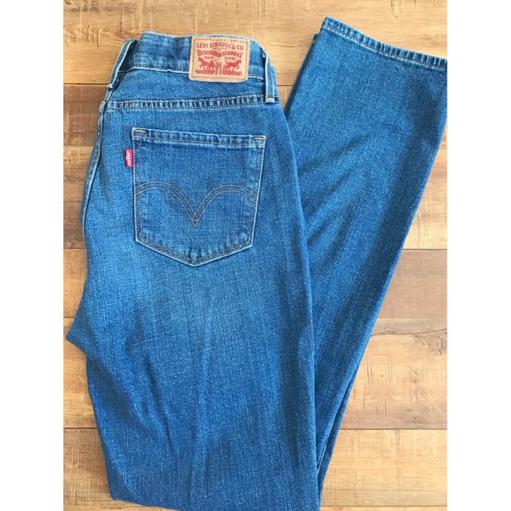 Levi’s Straight Leg Jeans